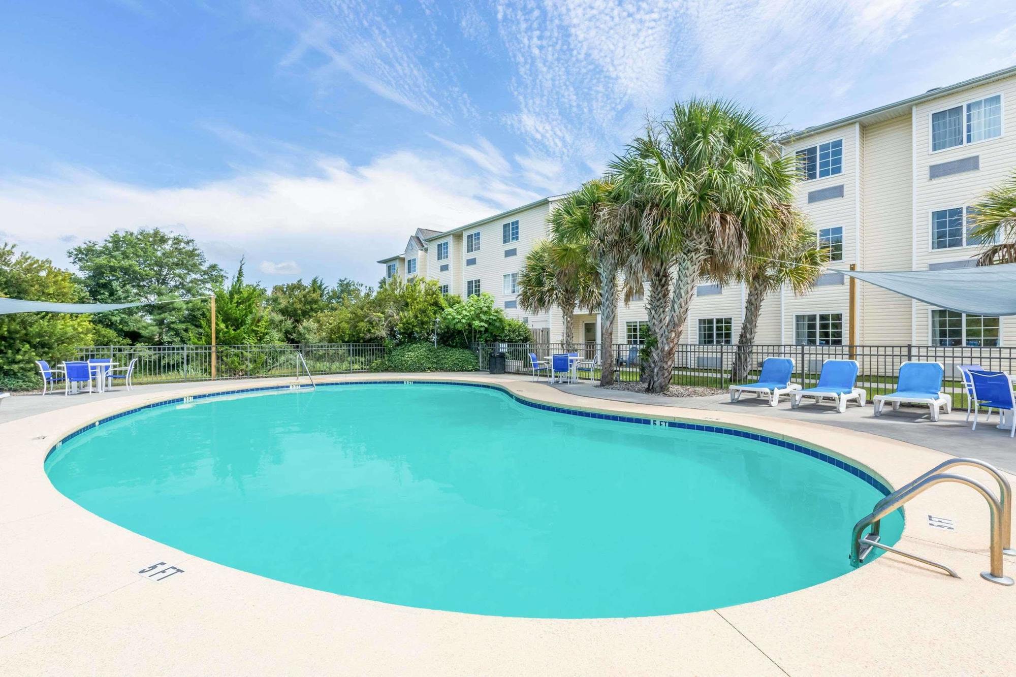 Microtel Inn & Suites By Wyndham Carolina Beach Exterior photo