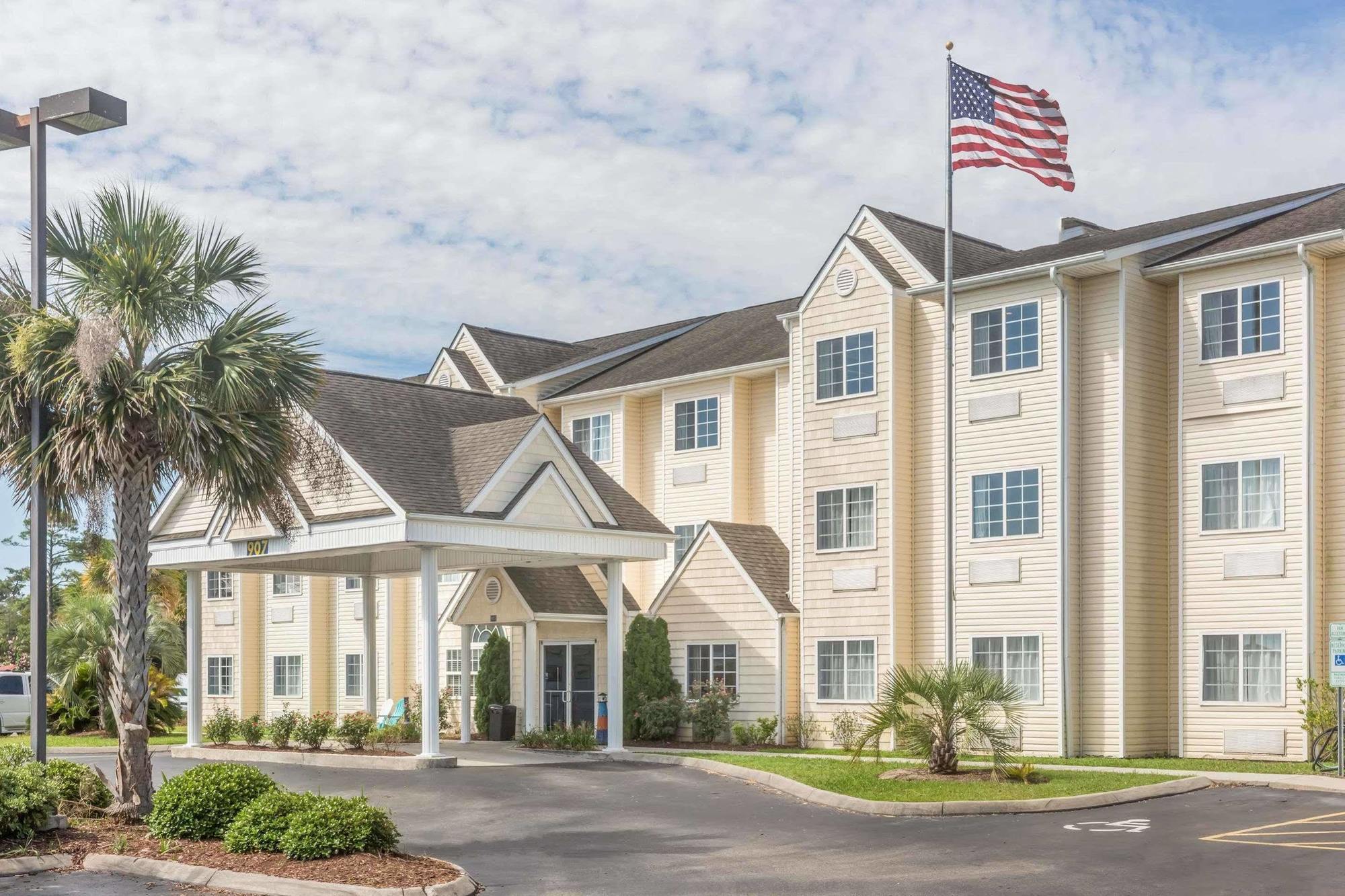 Microtel Inn & Suites By Wyndham Carolina Beach Exterior photo