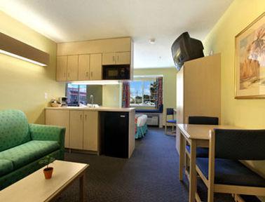 Microtel Inn & Suites By Wyndham Carolina Beach Room photo